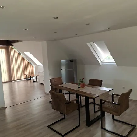 Grosszuegige 100 M2 Mit Terrasse Apartman *