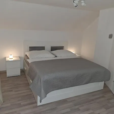 Grosszuegige 100 M2 Mit Terrasse * Linz